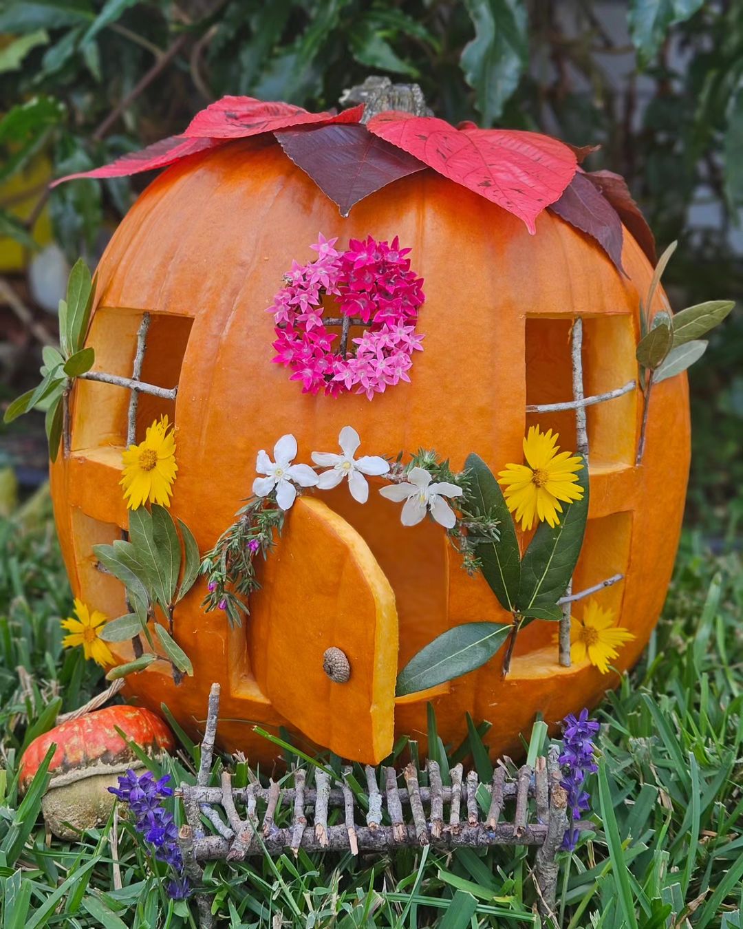 Floral Pumpkin Cottage for a Vibrant and Natural Halloween Decor