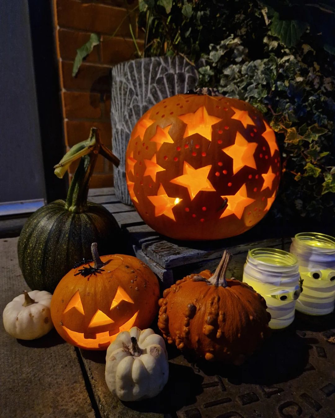 Starry Night Pumpkin with Classic Jack-O'-Lanterns for a Bright Halloween Display