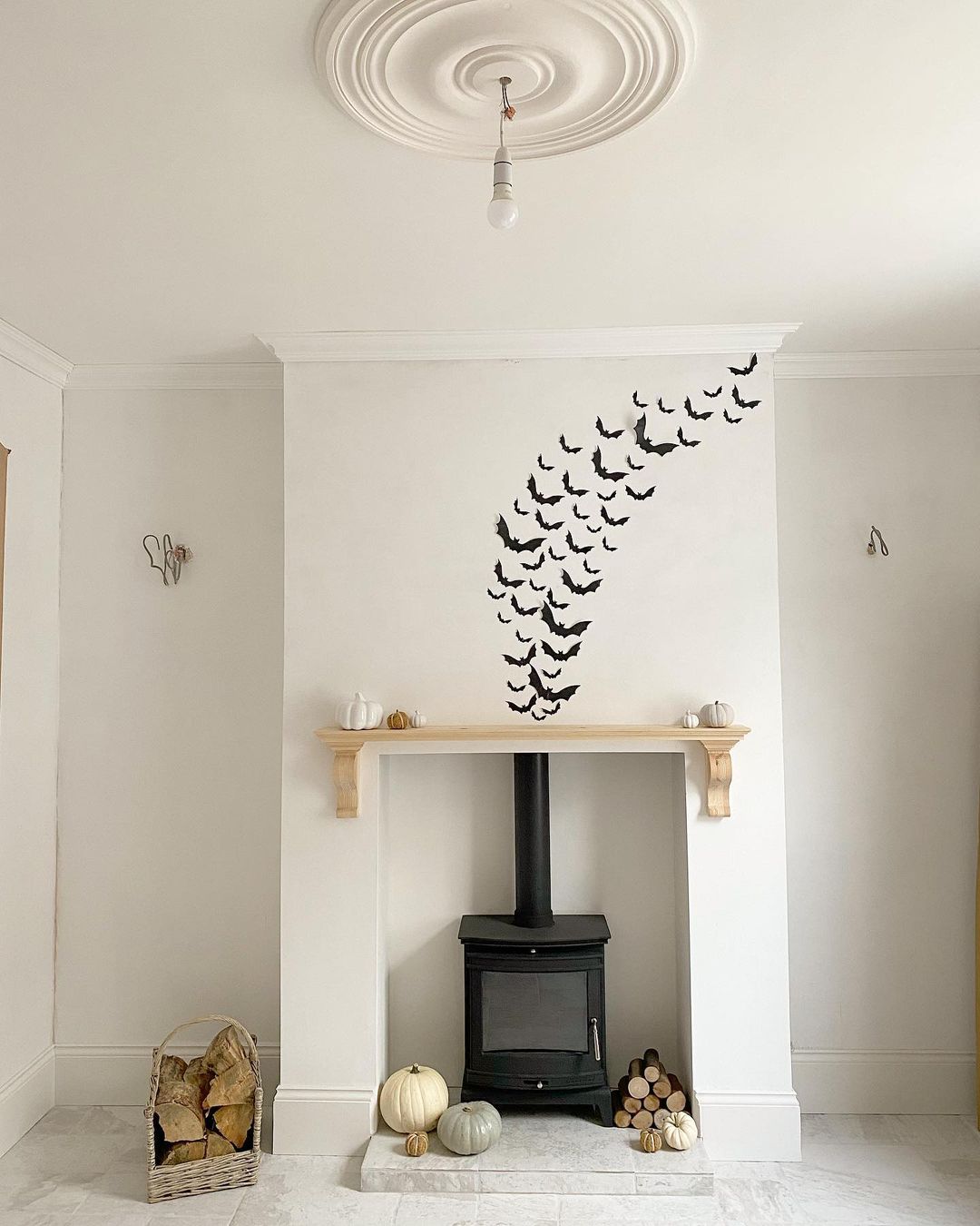  Minimalist Halloween Fireplace with Bats and Pumpkins