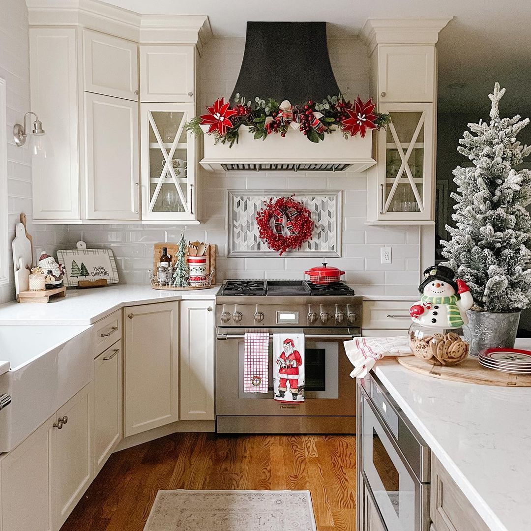 Combine Festive Florals and Frosted Decor for a Classic Holiday Kitchen