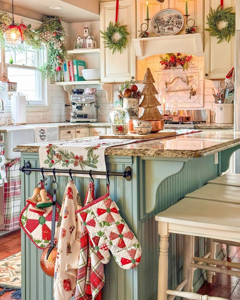 25 Vibrant Kitchen Christmas Decor Ideas You Should Try!