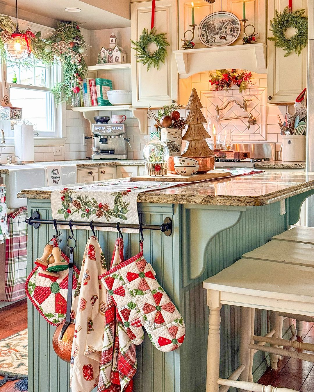 Create a Cozy Holiday Kitchen with Vintage-Inspired Decor and Festive Textiles