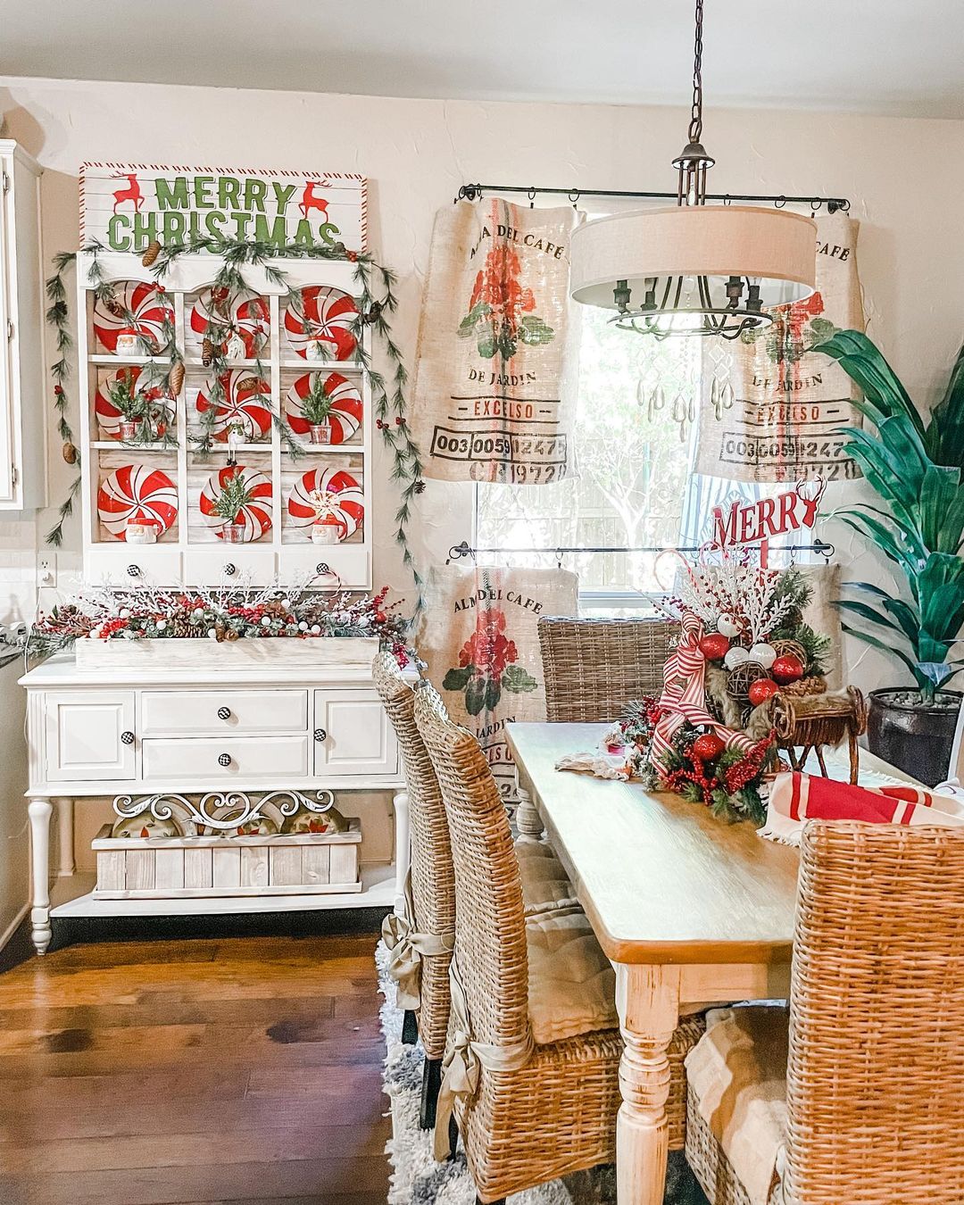  Infuse Peppermint and Rustic Charm into Your Dining Nook