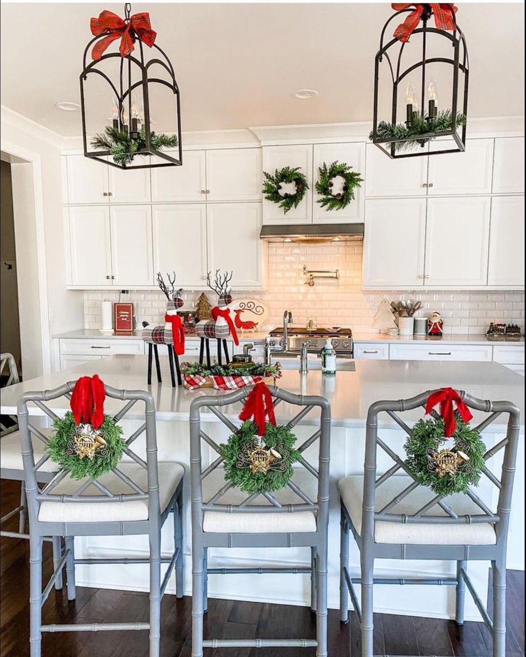 Add Elegance with Wreaths and Plaid Accents for a Festive Kitchen