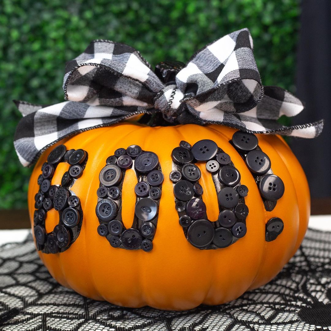 Craft a Button-Embellished "Boo!" Pumpkin