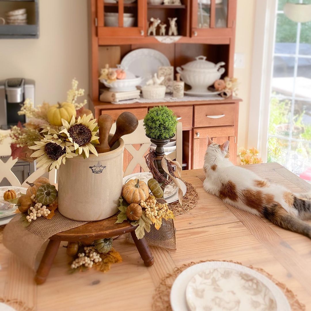 Decorate Your Dining Table with Rustic Fall Centerpieces and Warm Accents