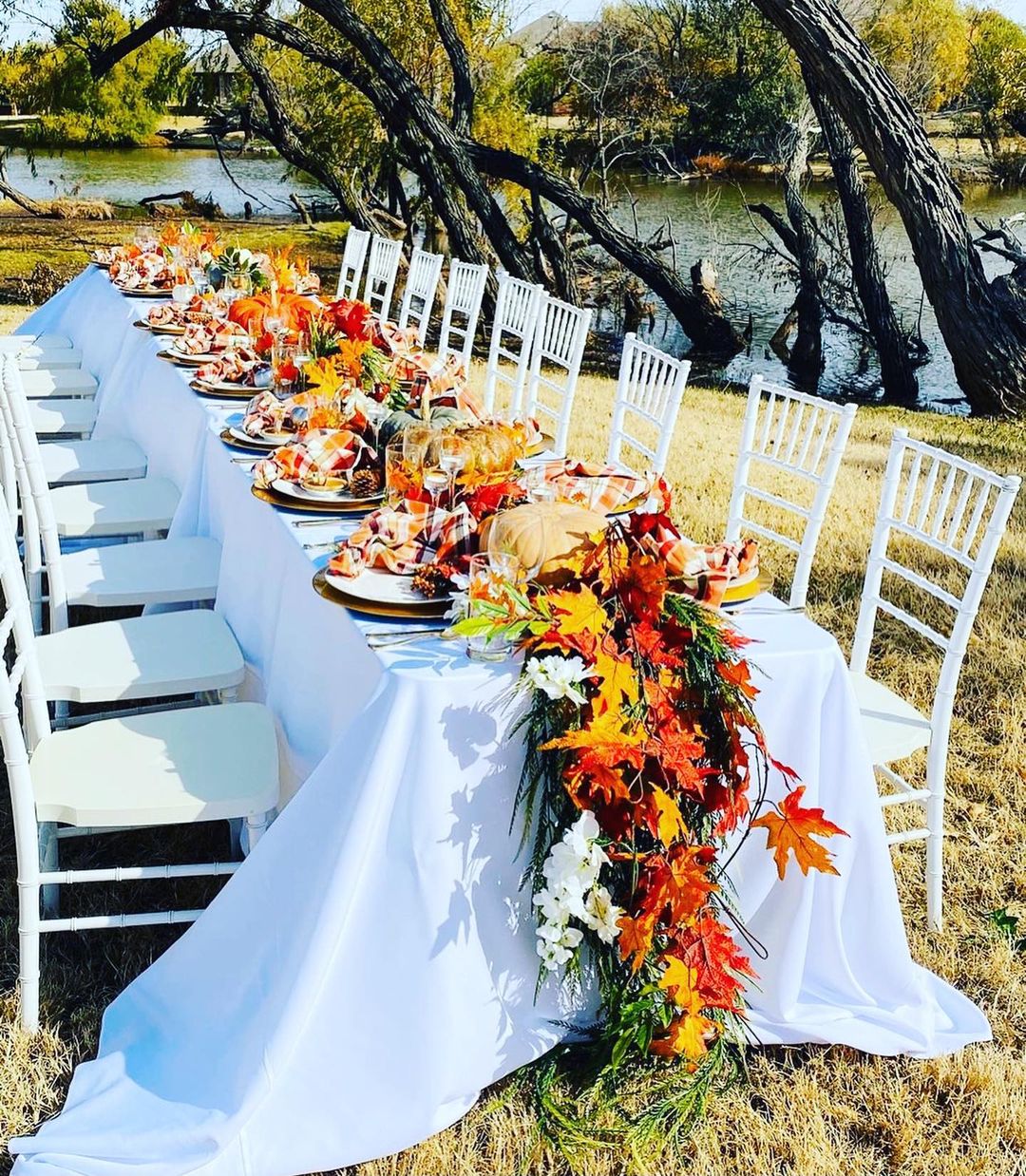 Outdoor Thanksgiving Feast with Bold Autumn Colors