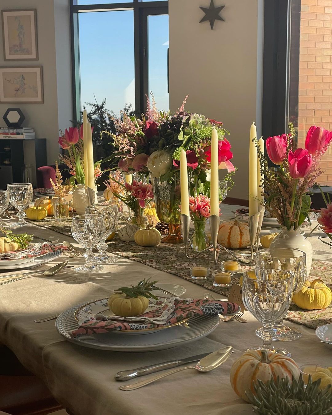 Romantic Thanksgiving Table with Florals and Candlelight