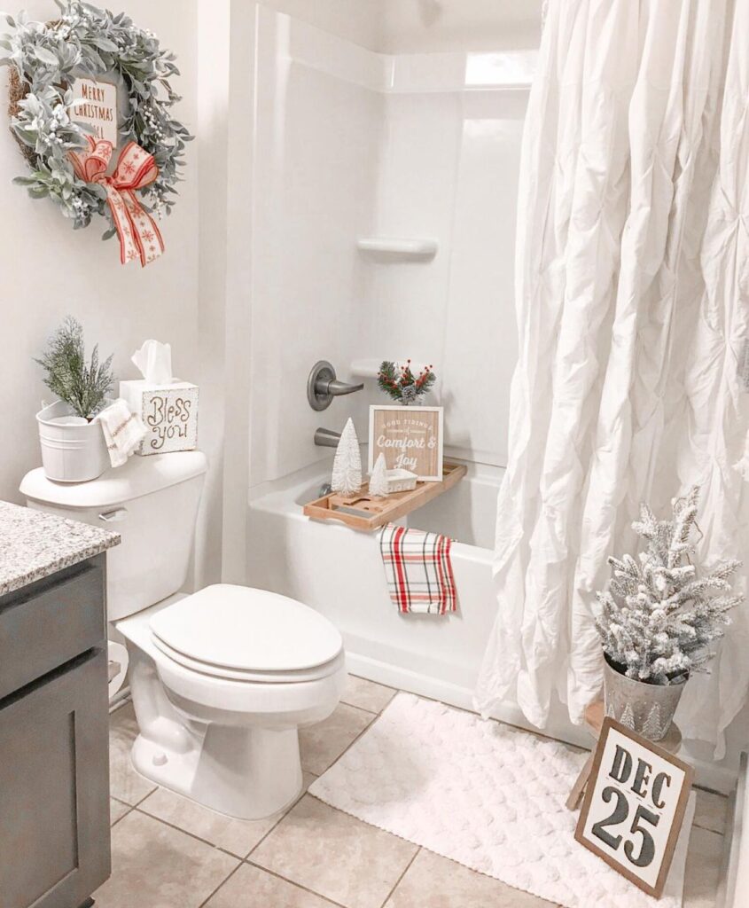 25 Cozy And Elegant Bathroom Christmas Decor Ideas For You