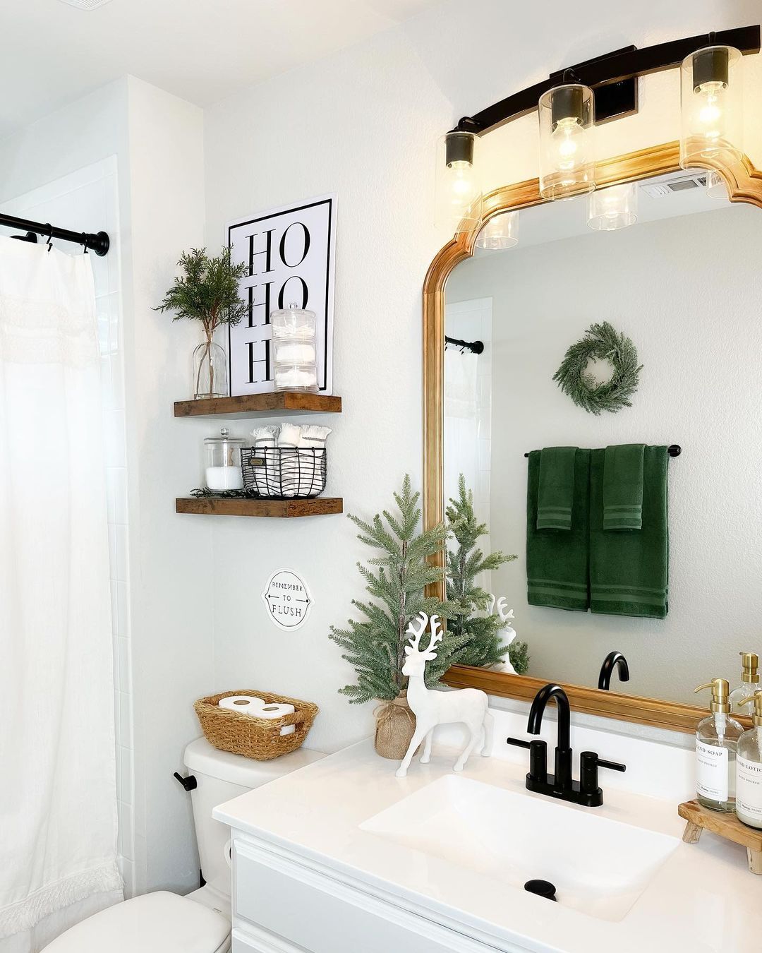 Sleek and Simple Holiday Touch