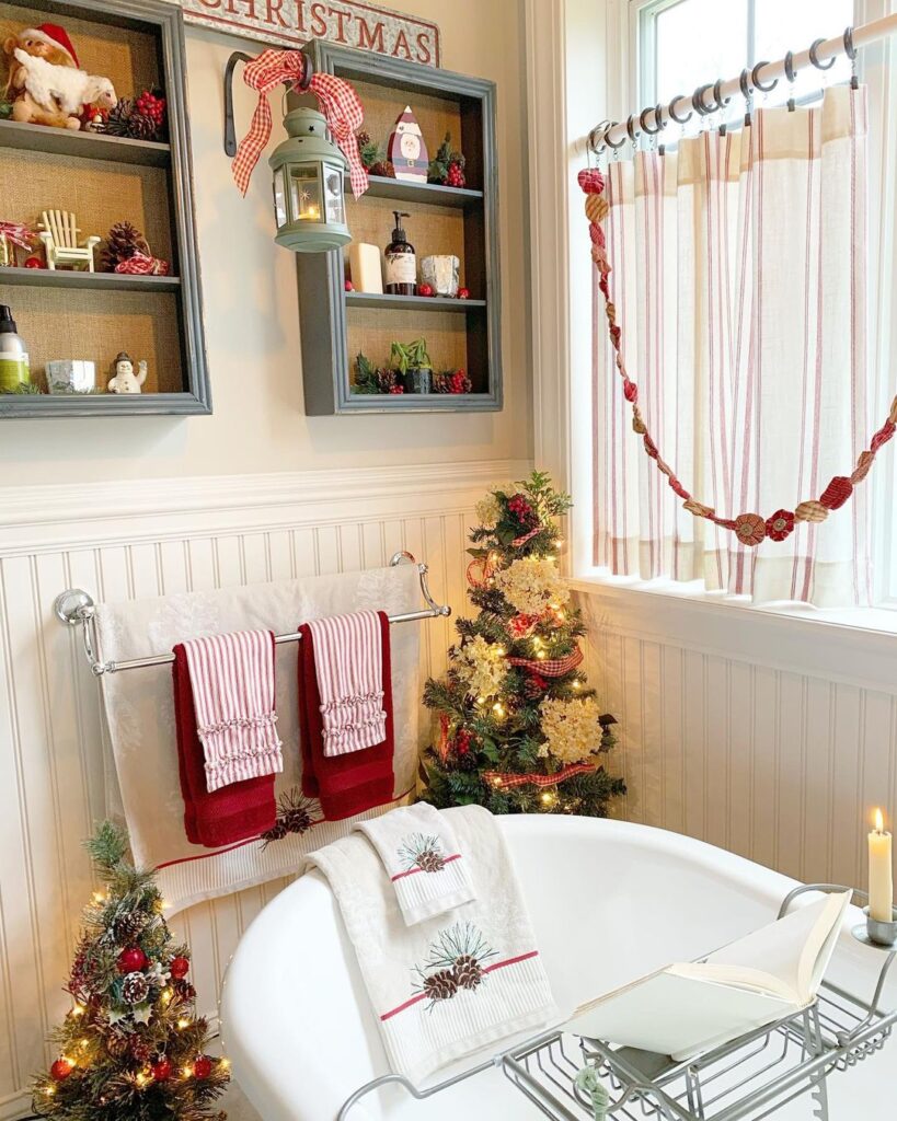 25 Cozy And Elegant Bathroom Christmas Decor Ideas For You