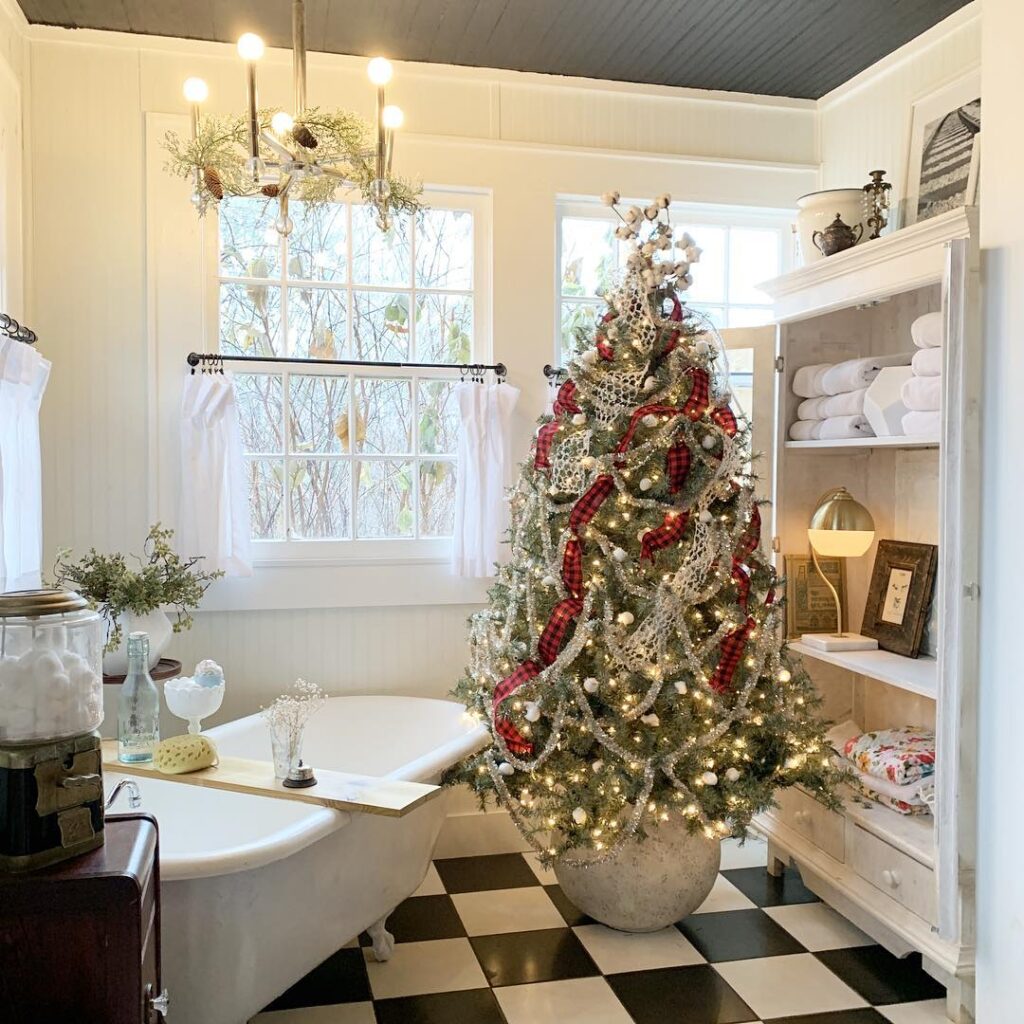 25 Cozy And Elegant Bathroom Christmas Decor Ideas For You