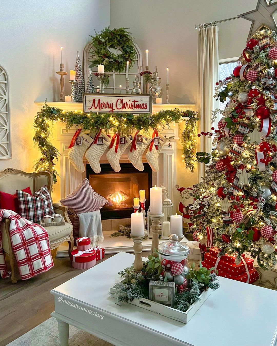 10. Classic Christmas Splendor: Red and White Festive Elegance