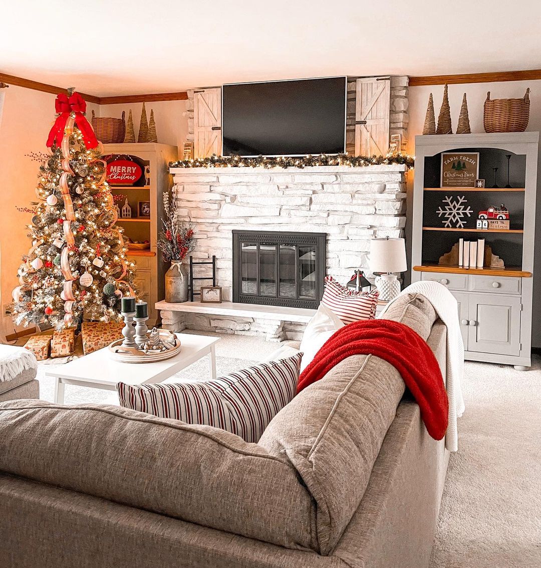 Rustic Red Accents: Cozy and Cheerful Christmas Living Room