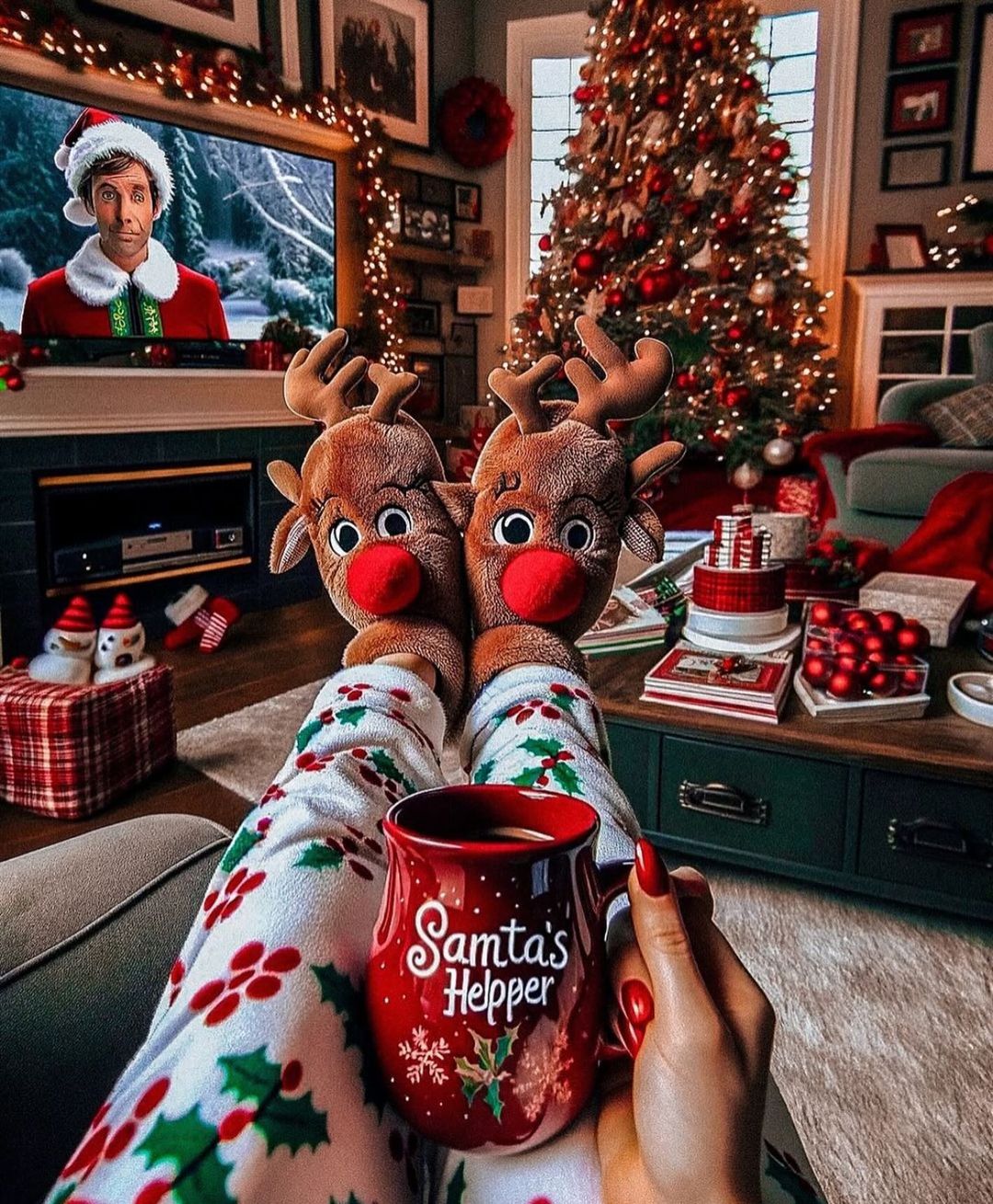 Cozy Christmas Movie Night: Relaxation with Festive Cheer