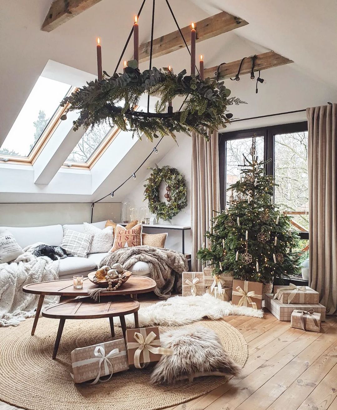 Scandinavian Cozy: A Natural Christmas Retreat with Warm Textures