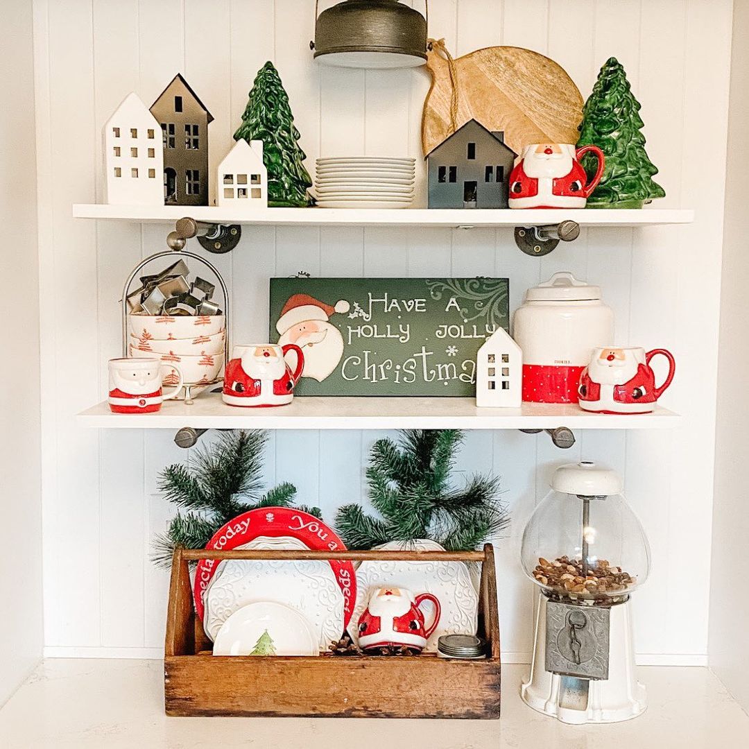 Holly Jolly Shelf Style