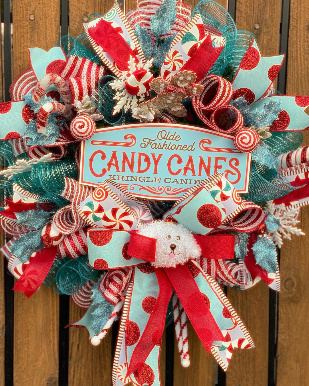 25. Old-Fashioned Candy Cane Charm