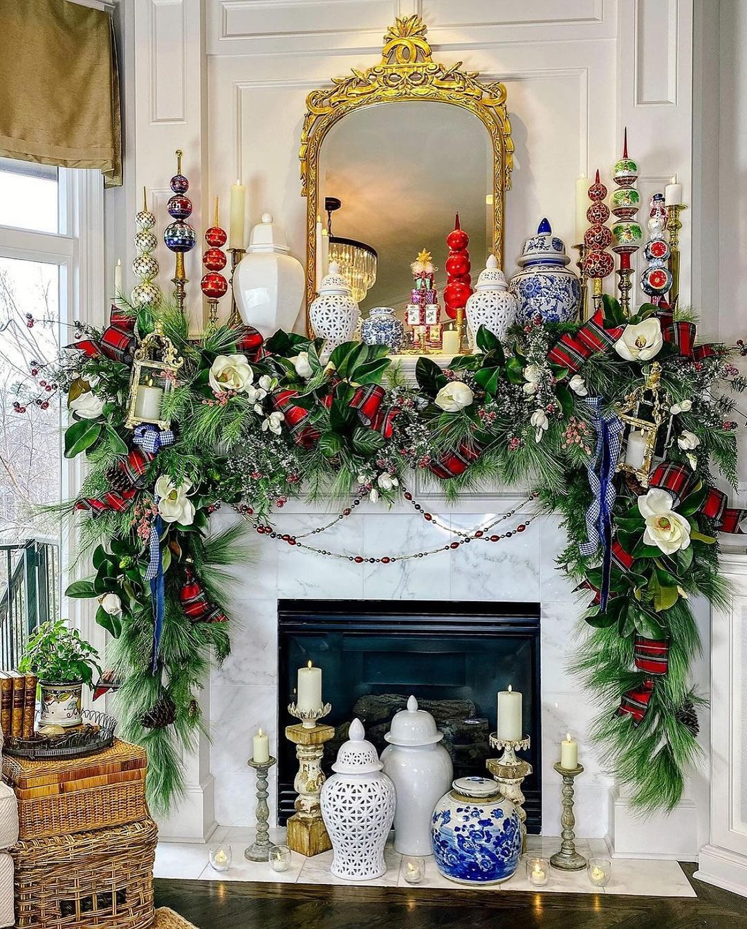 Opulent Red and Green Mantle