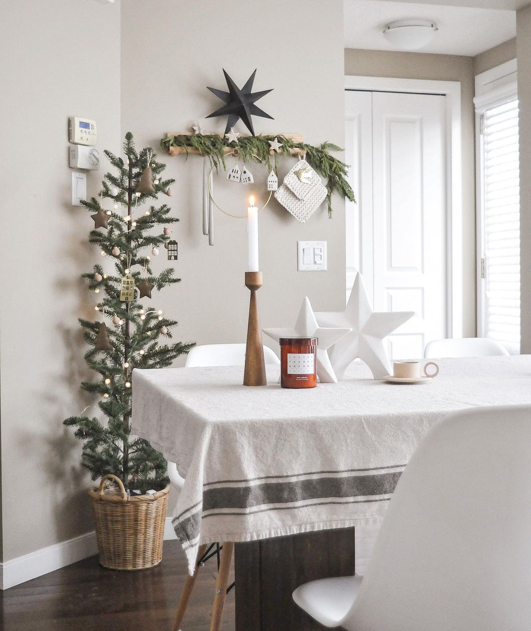 Simple Scandinavian Holiday Table