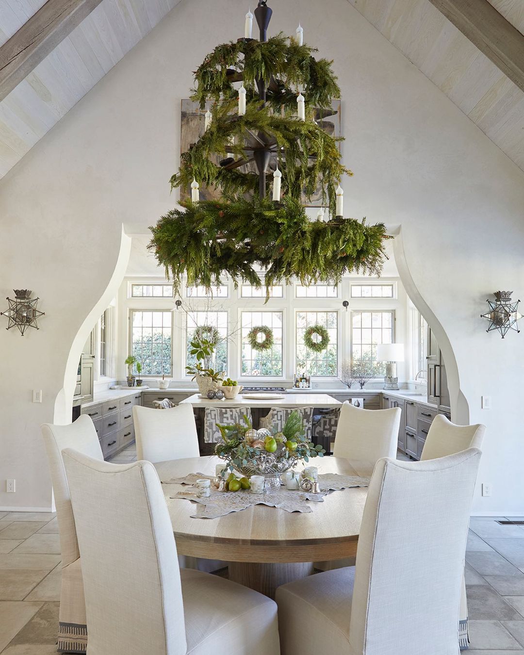 22. Elegant Greenery Dining Room