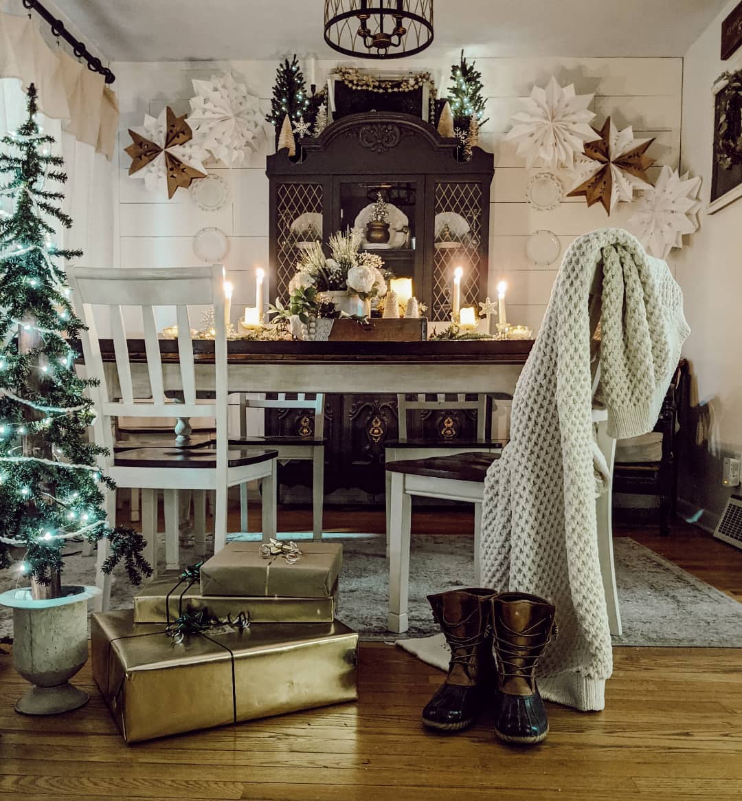  Candlelit Christmas Charm