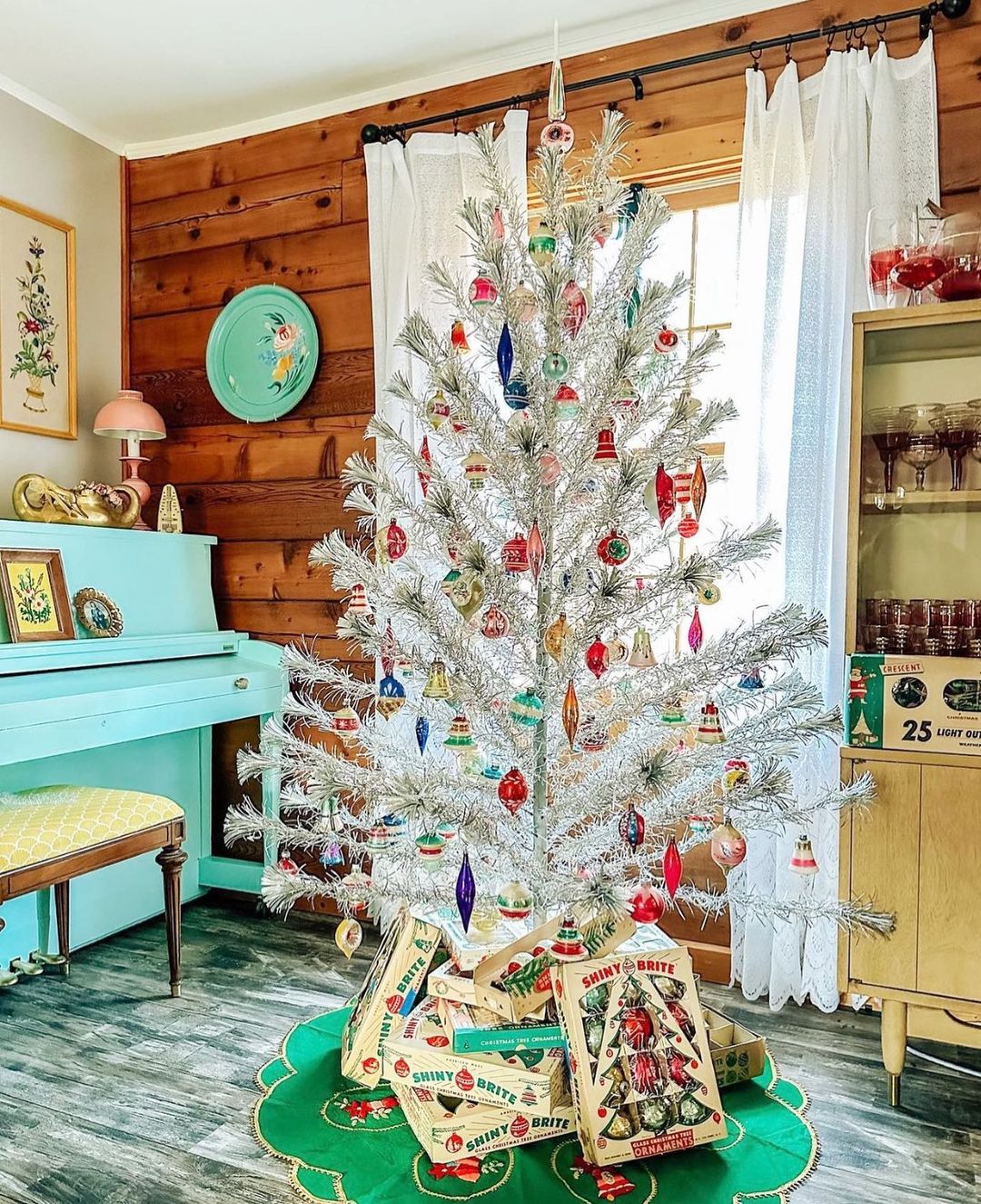 Retro Tinsel Tree Delight