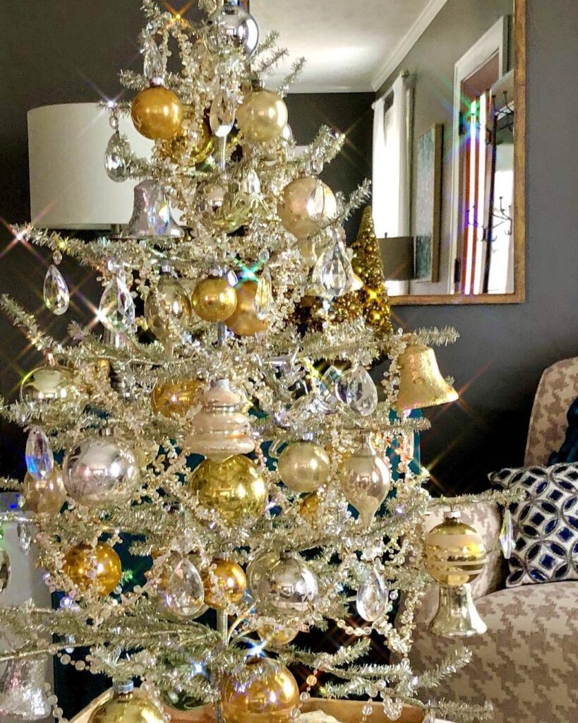 25 Lovely Vintage Christmas Tree Decor Ideas You Should See