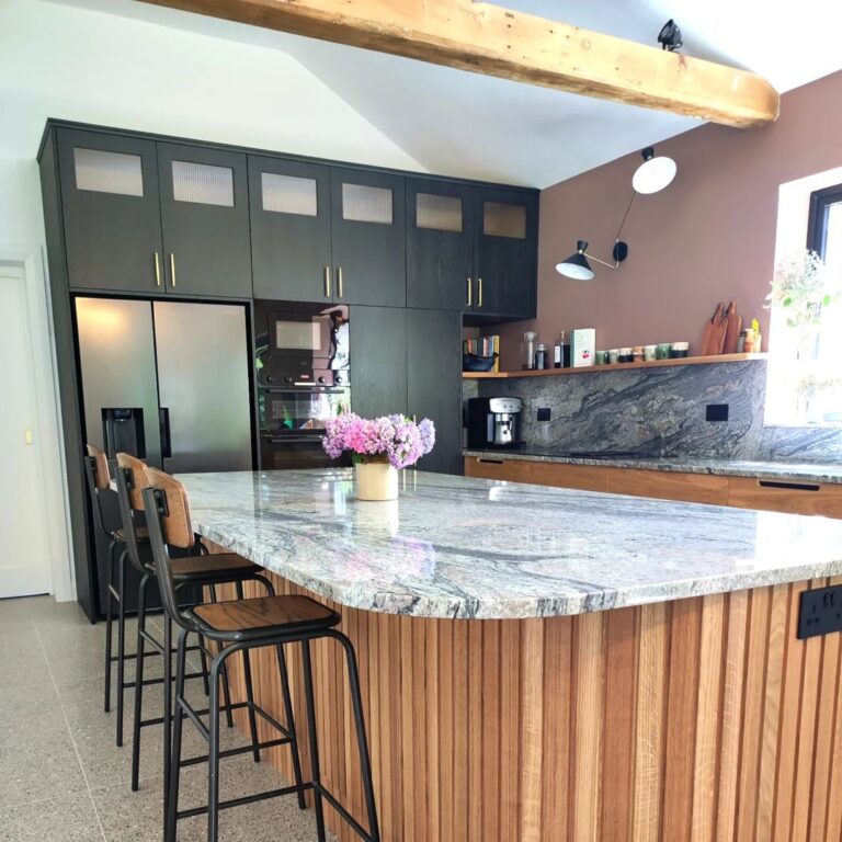 20 Sleek And Chic Black And Oak Kitchen Ideas You Should See