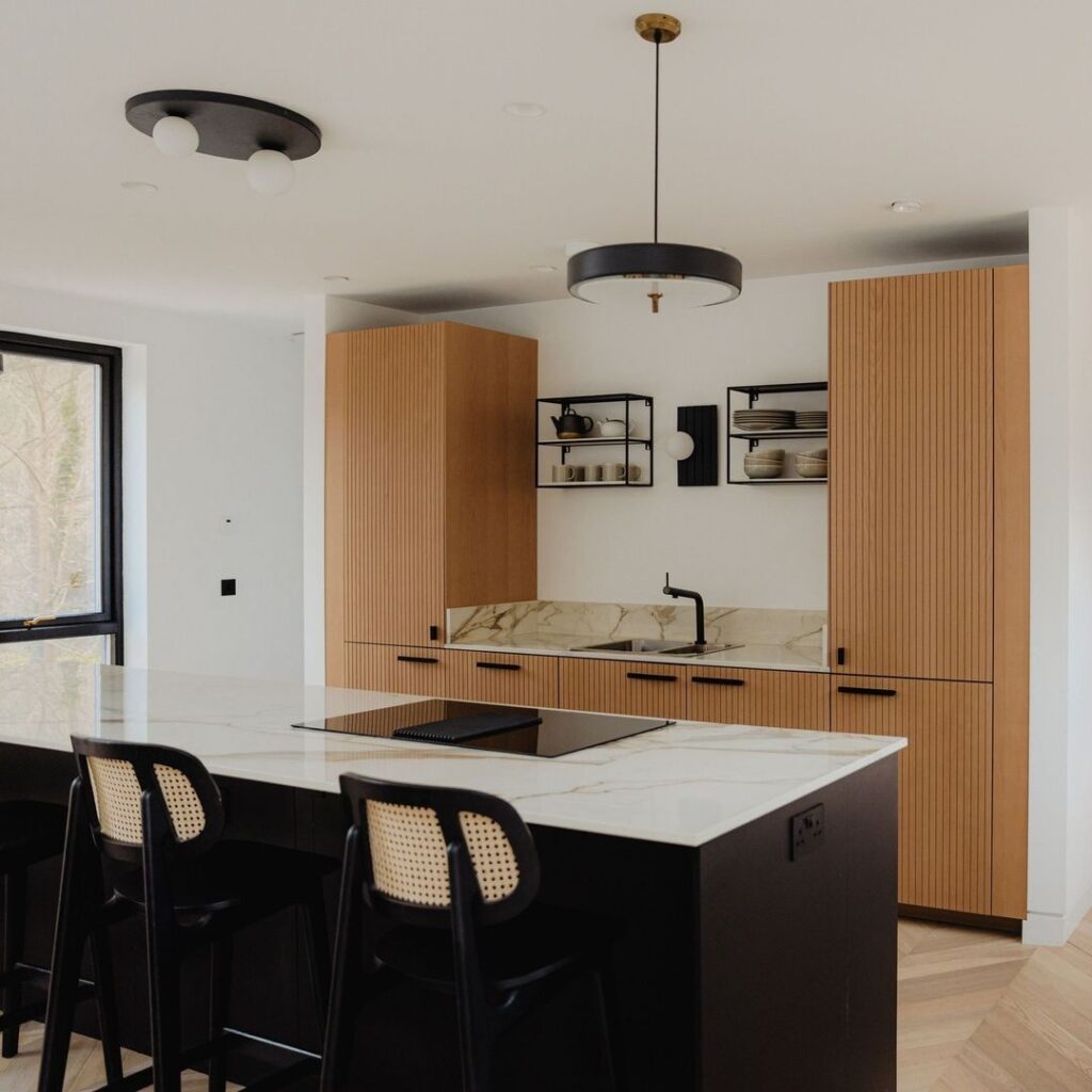 20 Sleek And Chic Black And Oak Kitchen Ideas You Should See