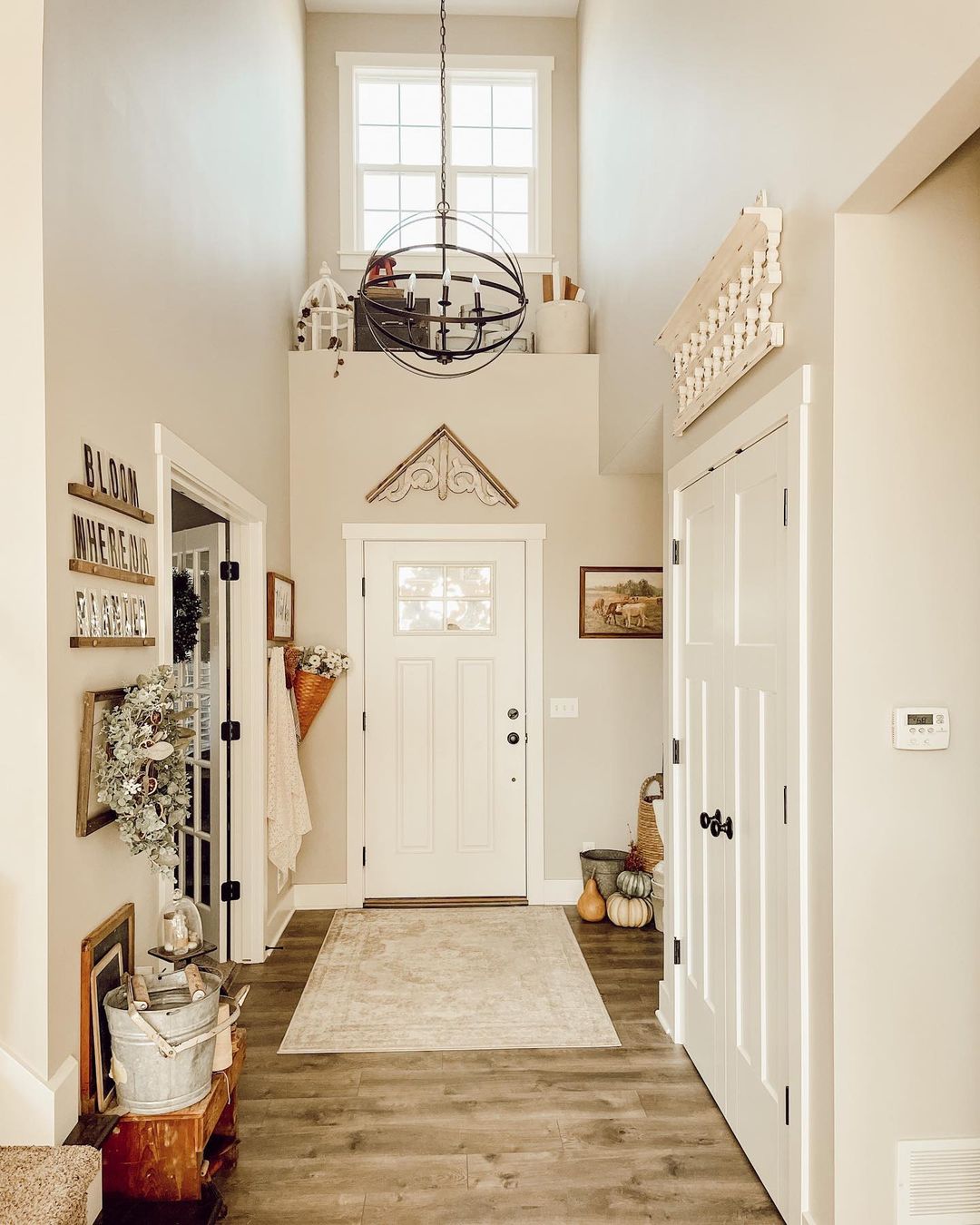 Neutral rug for a Serene Welcome