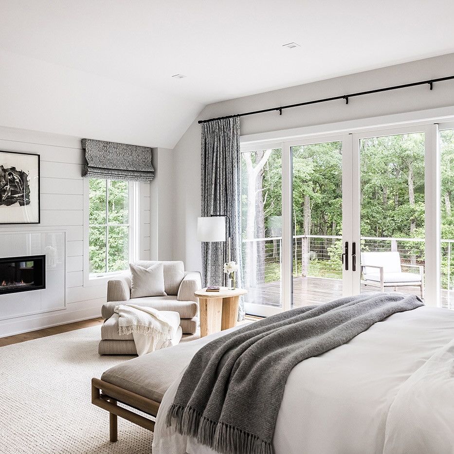  Modern White Bedroom with Nature-Inspired Calm