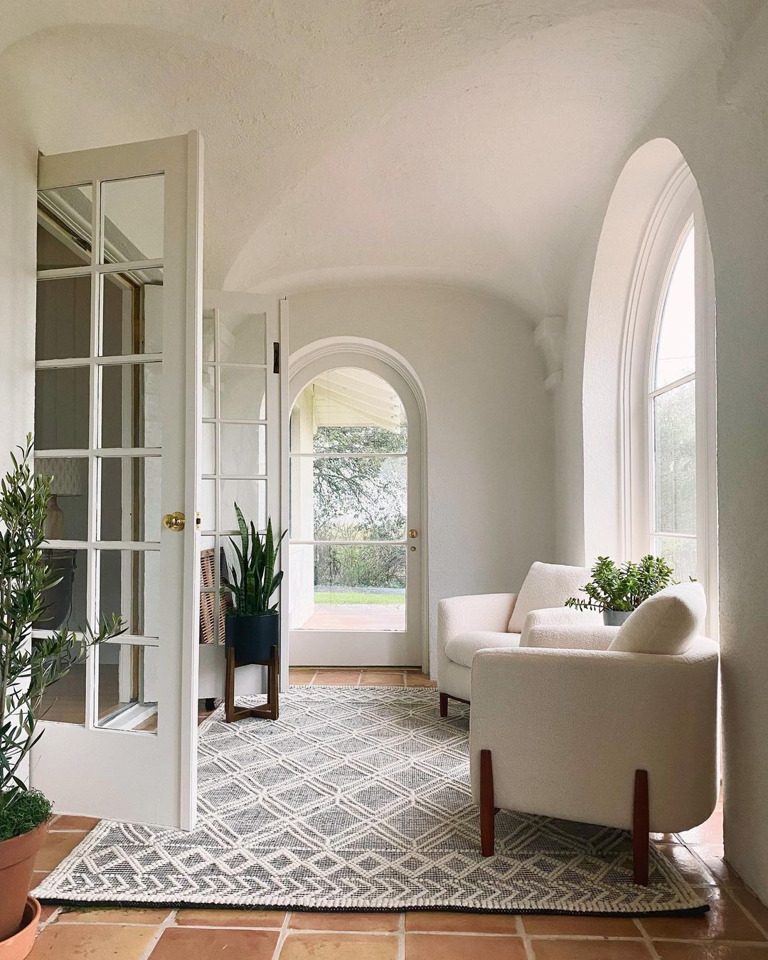 Serene Sunroom Escape