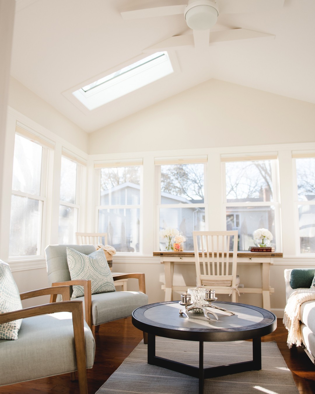 Cozy Minimalist Interior Design Sunroom