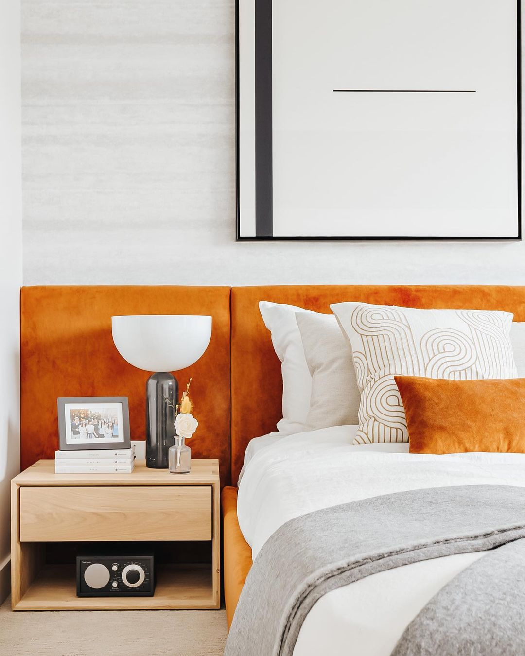 Bold Headboard With Minimalist Design Element