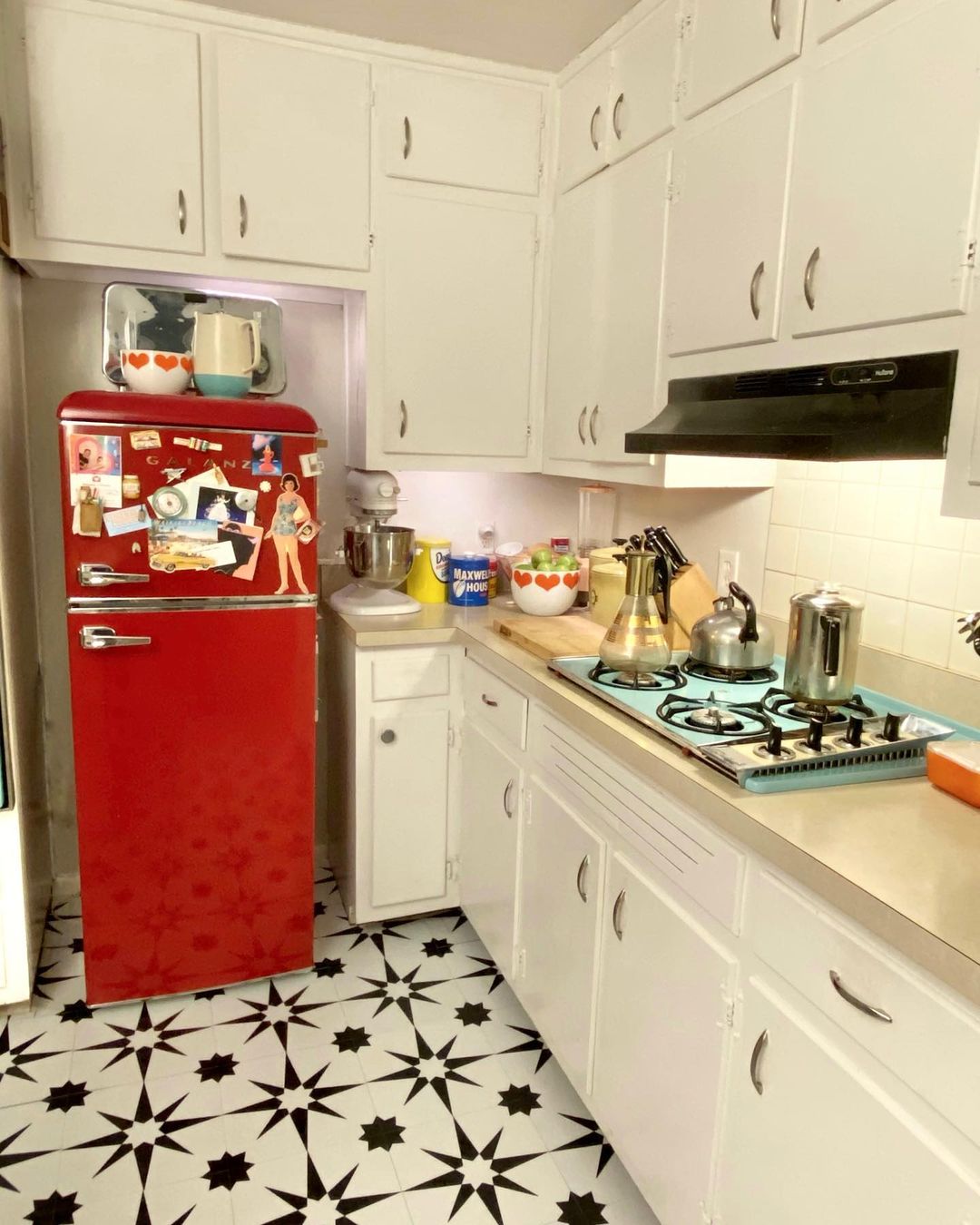 Red Accents And Star Tiles For Retro Flair