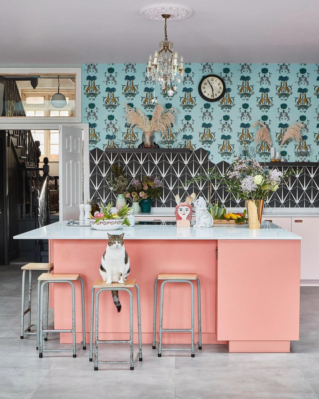 Bold Wallpaper Meets Pastel Elegance - Dopamine Decor Trend