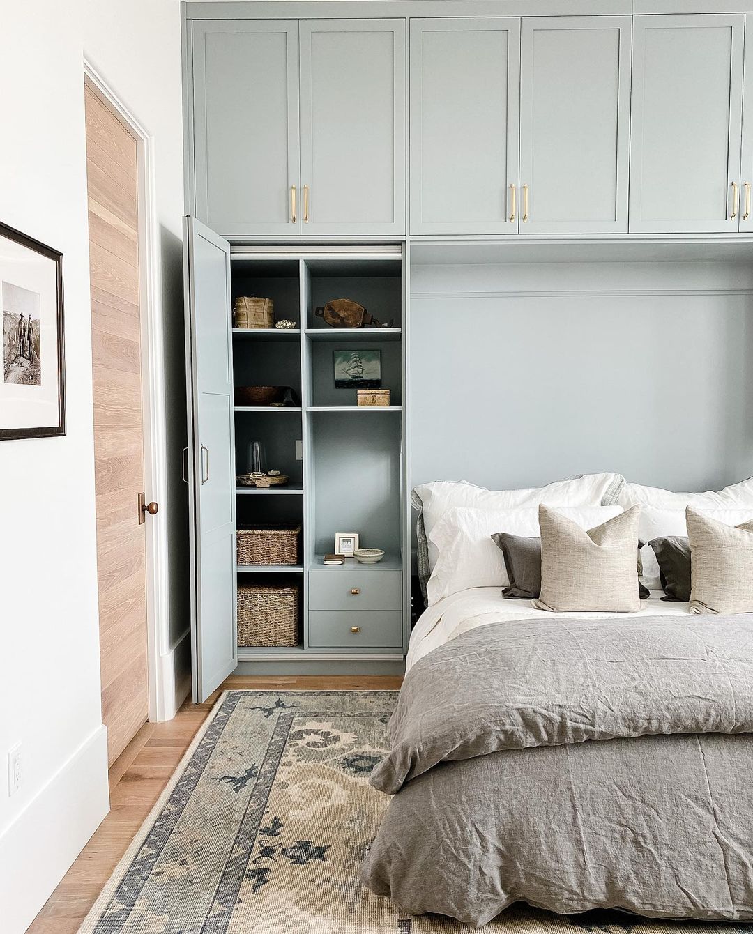 What Is A Murphy Bed? And How To Style It?