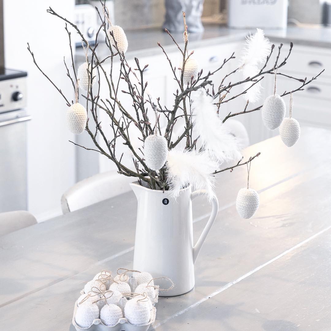 Minimalist Easter Centerpiece With Soft Textures