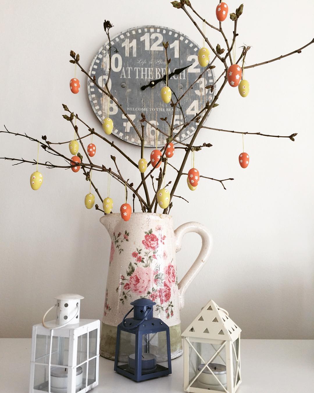 Playful Easter Decor With Vintage Touch