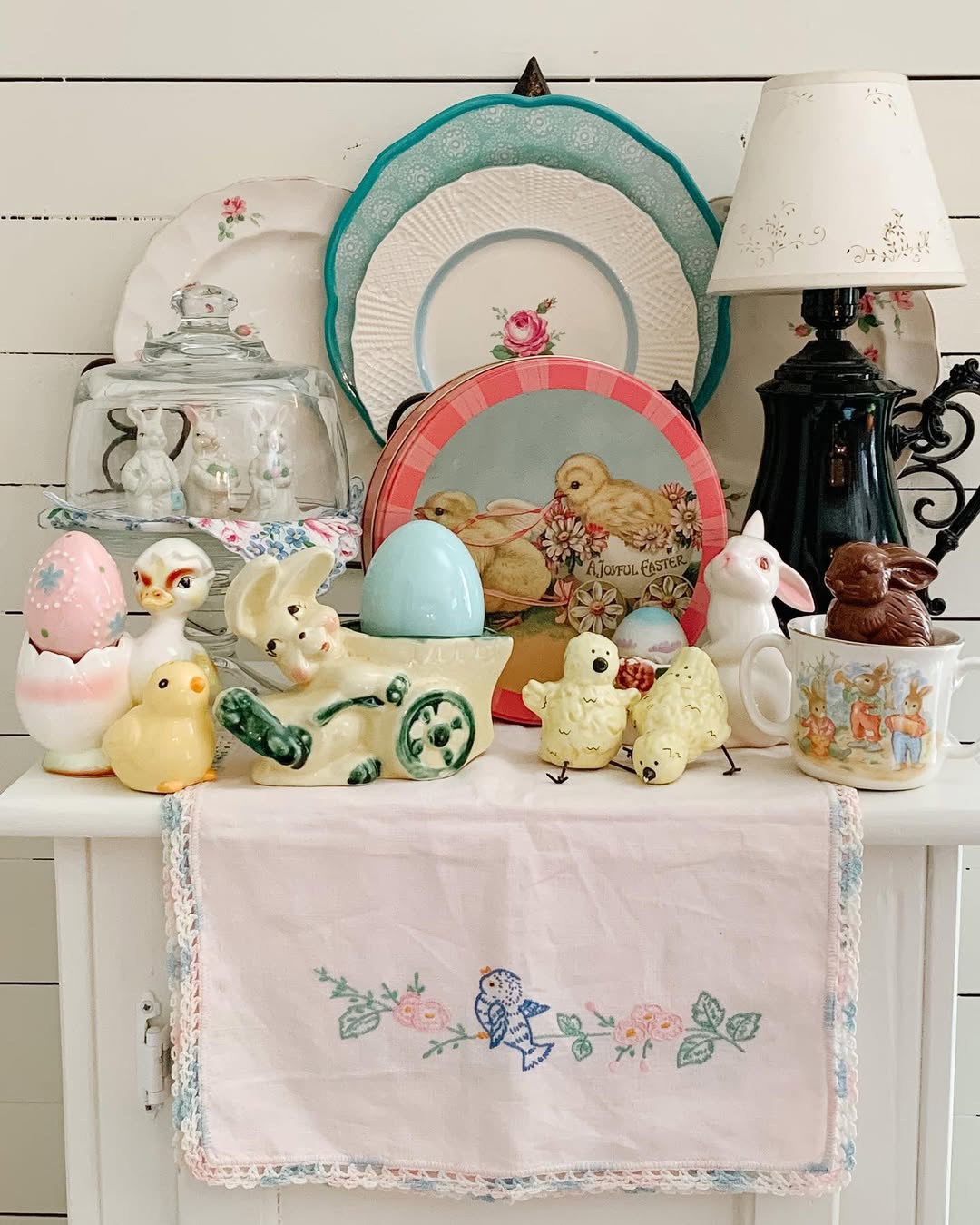 Delicate Easter Vignette With Vintage Touches