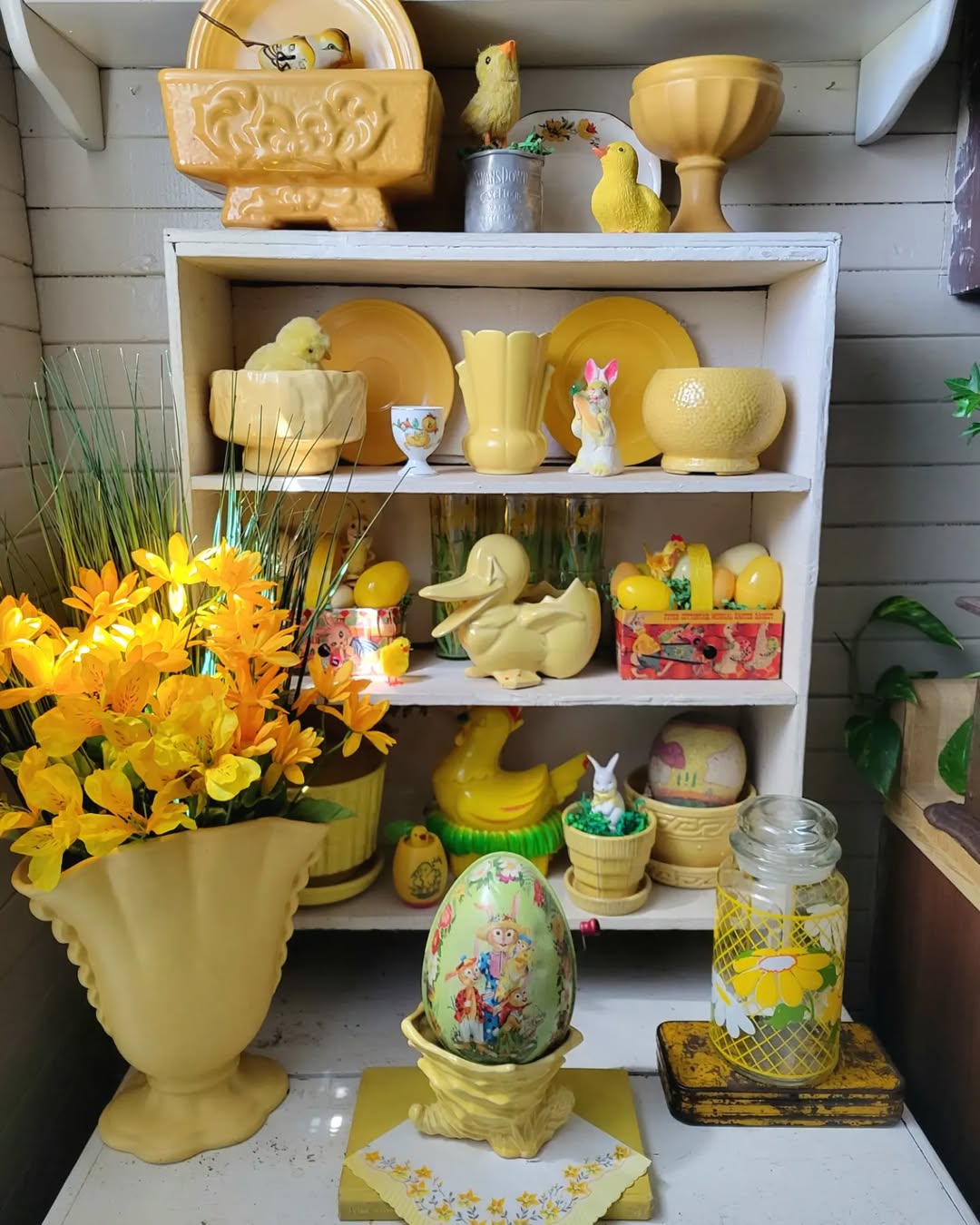 Golden Glow: Vintage Easter Radiance