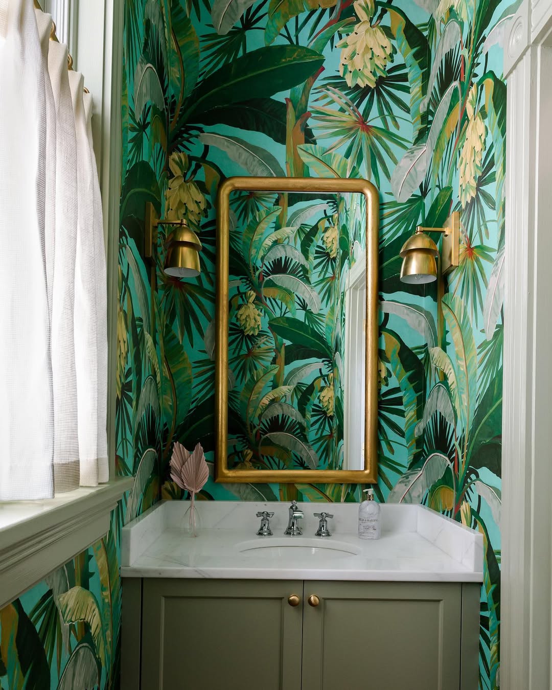 Tropical Luxury With Golden Touches