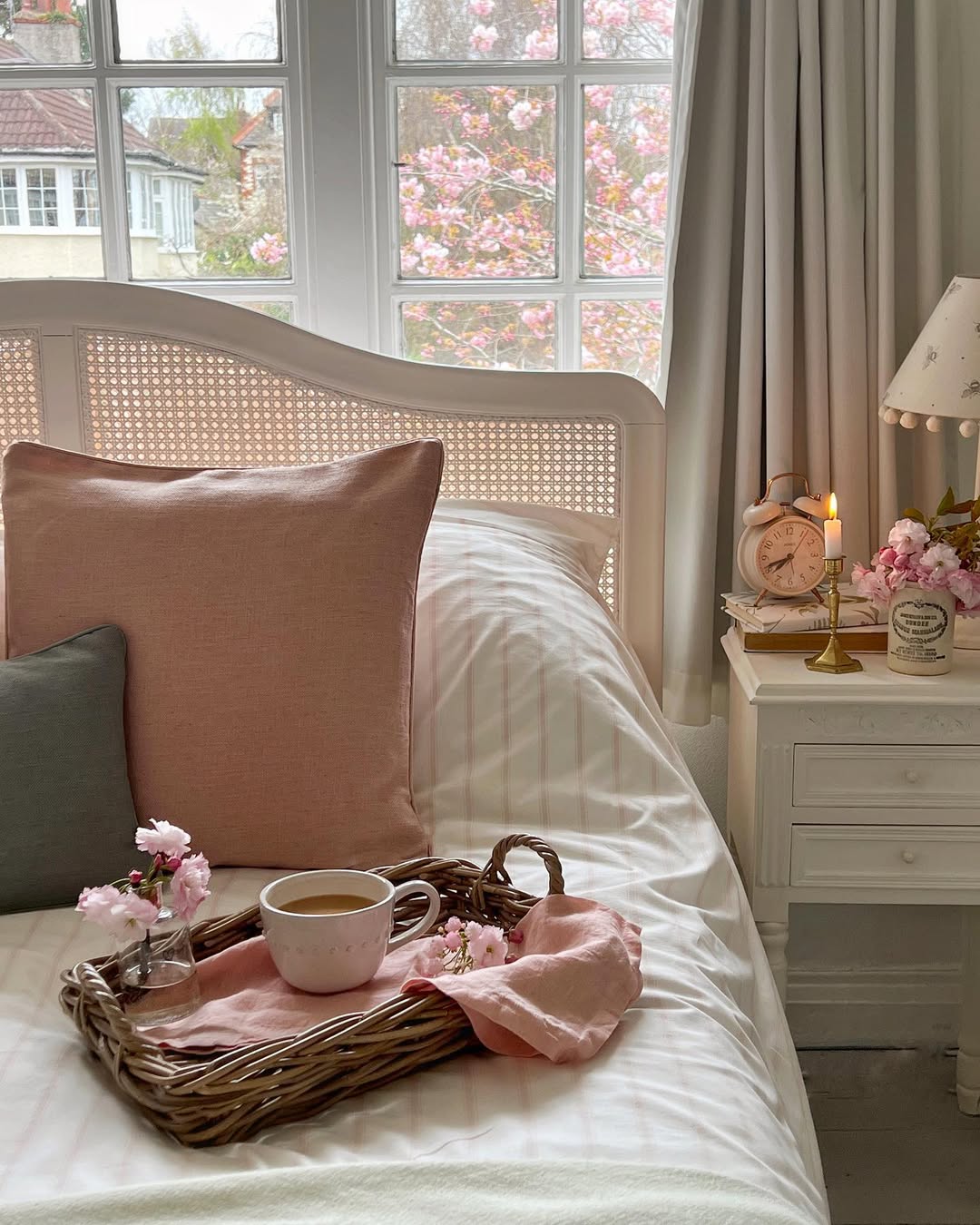 Soft Pink Touches For Spring Bliss