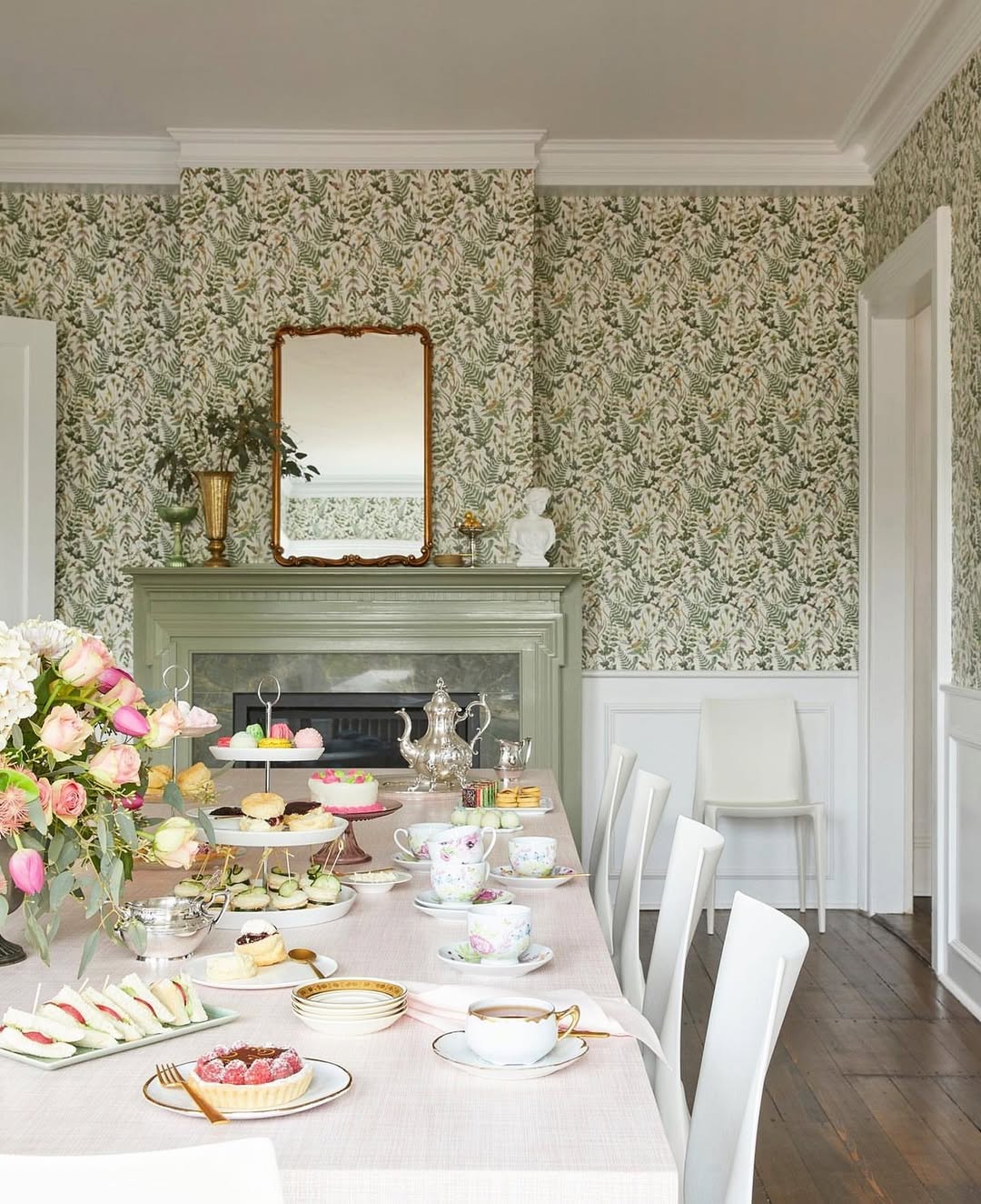 14. Botanical Wallpaper For A Charming And Cozy Dining Room