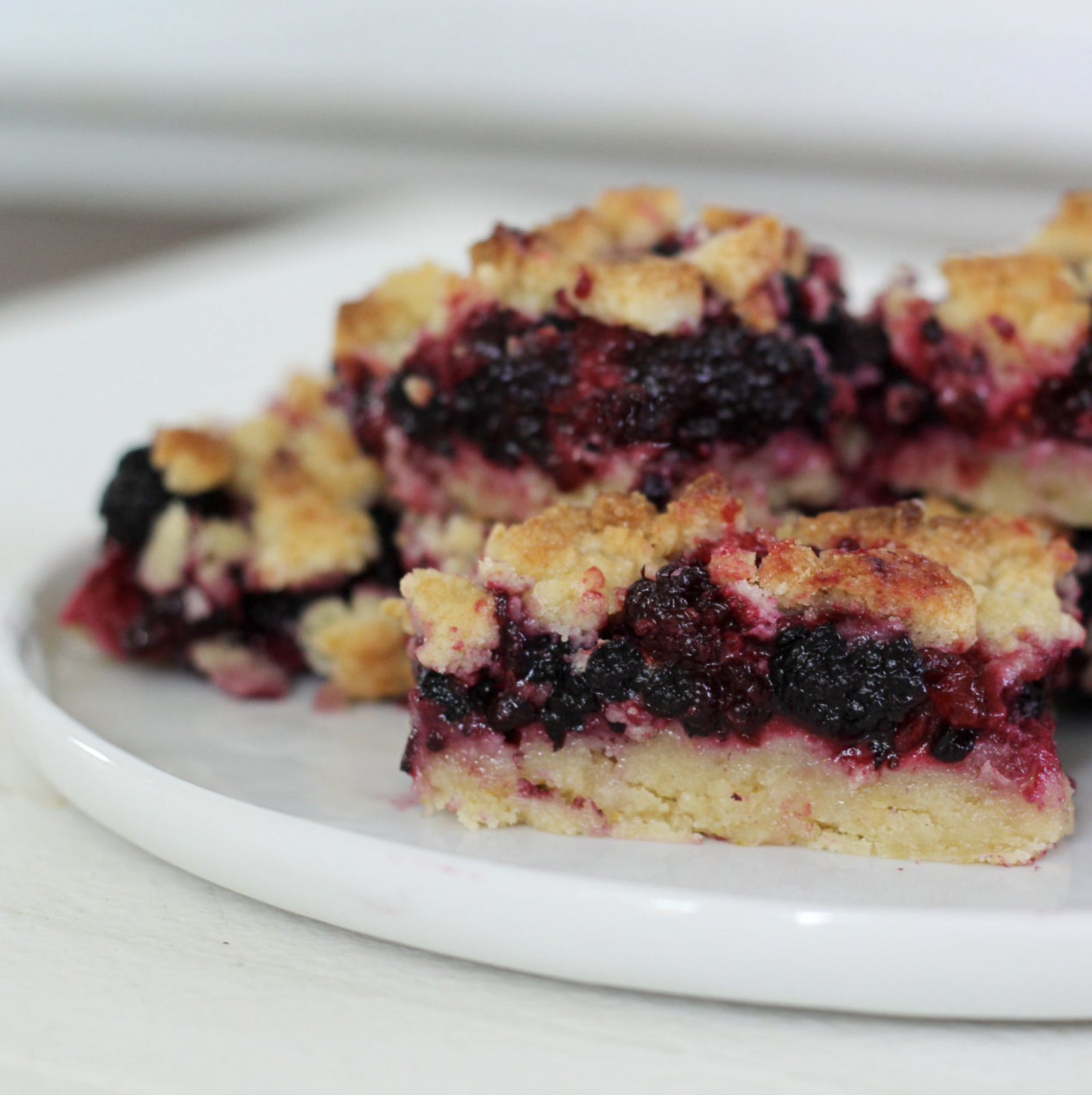 Refreshing Mulberry Crumble Bars