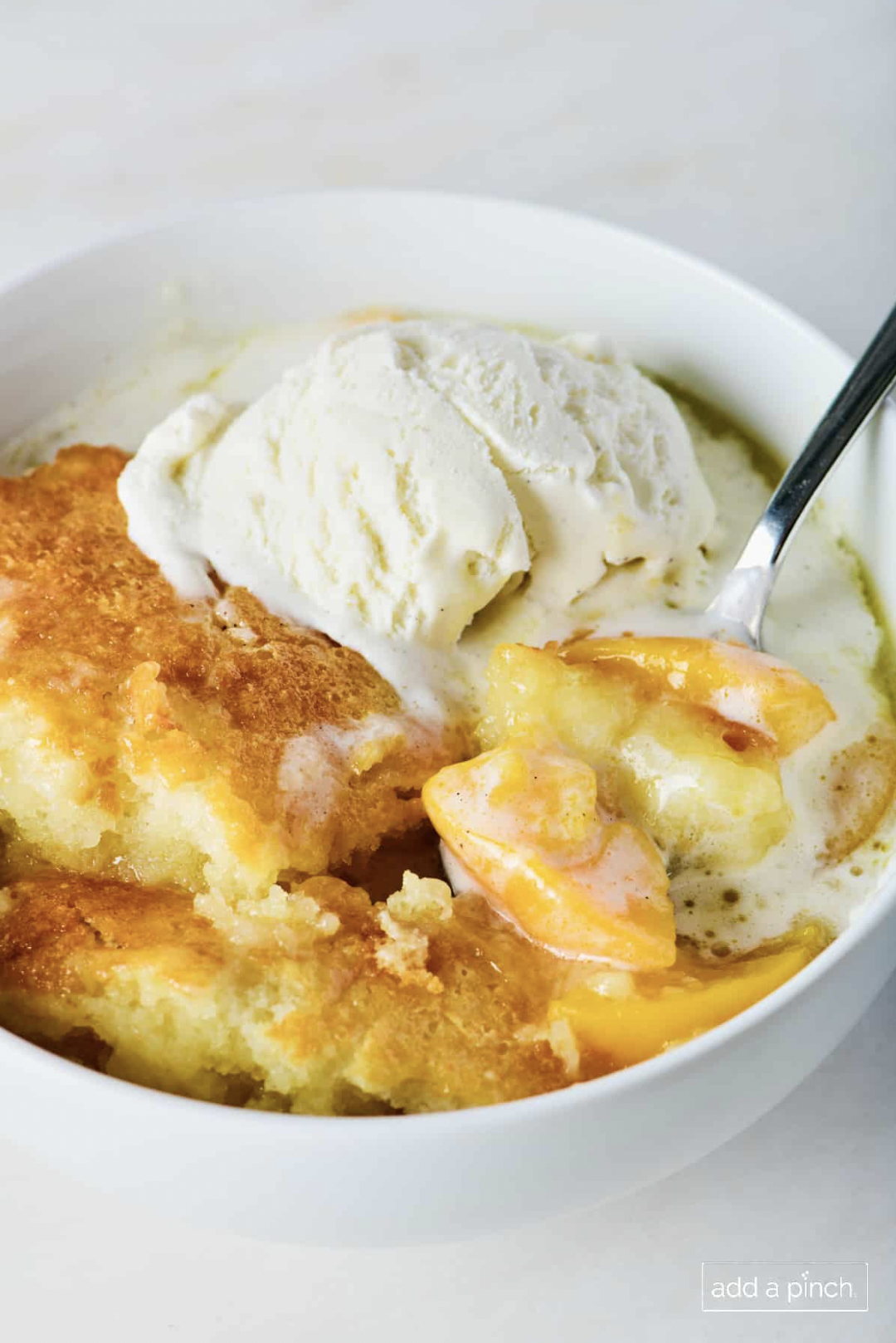 Simple And Easy Peach Cobbler