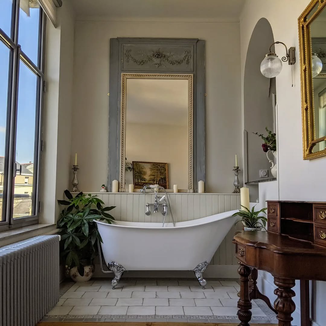 Clawfoot Tub Elegance In Victorian Style