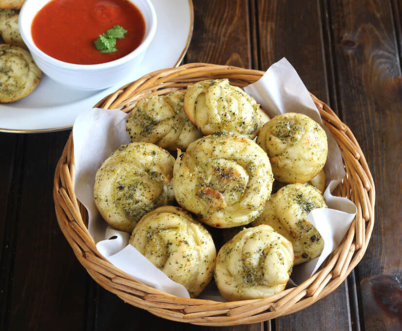 Christmas Vegan Garlic Knots