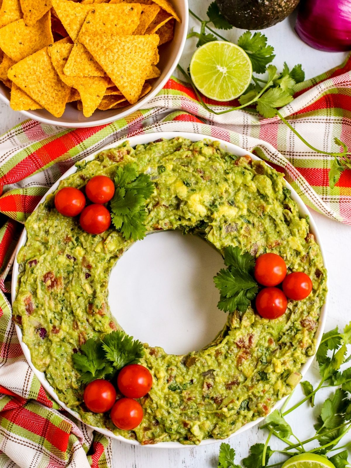 Christmas Vegan Wreath Guacamole Appetizer-